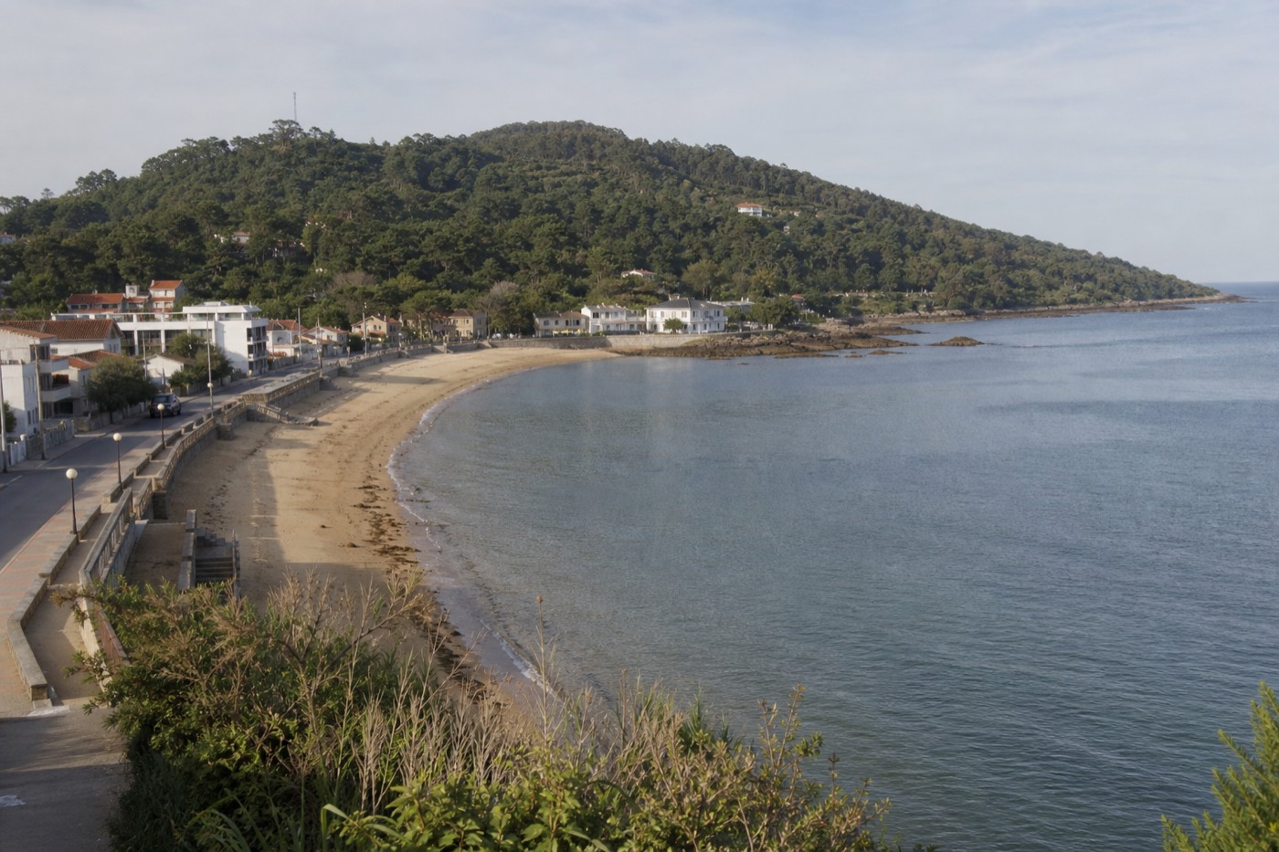 The long curving bay and promenade of Piriápolis with the vast Argentino Hotel on the seafront and San Antonio hill rising behind the town